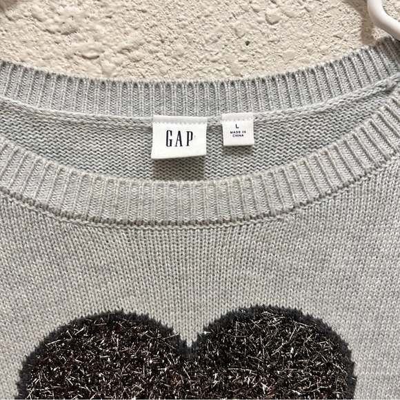 GAP Heart Intarsia Crewneck Pullover Sweater in Heather Grey Size Large - Picture 3 of 6